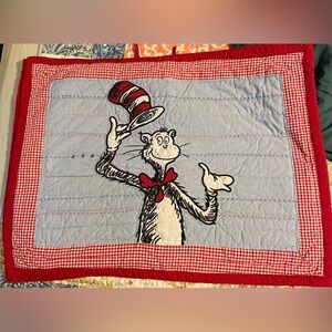 Set of 2 Cat in Hat quilted Pillow Shams